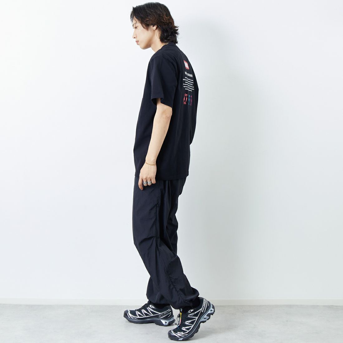 CHUMS [チャムス] 別注 ヒストリーロゴ バックプリントTシャツ [CH01-2311-JF] K001 BLACK &&モデル身長：178cm 着用サイズ：XXL&&