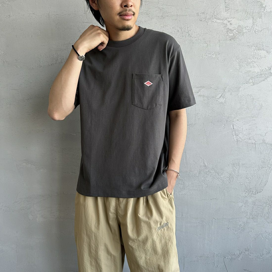 DANTON [ダントン] 半袖ポケットTシャツ [DT-C0198TCB] COAL GREY &&モデル身長：173cm 着用サイズ：M&&
