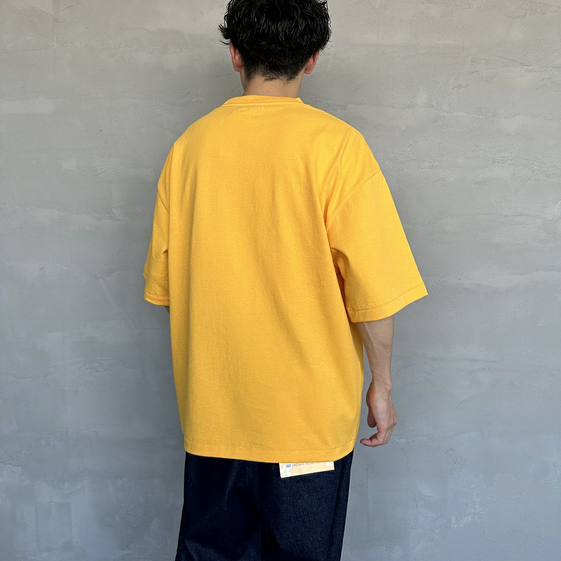 THE FOX [ザフォックス] 別注 ワンポイントロゴTシャツ [PN23S015-JF] YELLOW &&モデル身長：168cm 着用サイズ：M&&