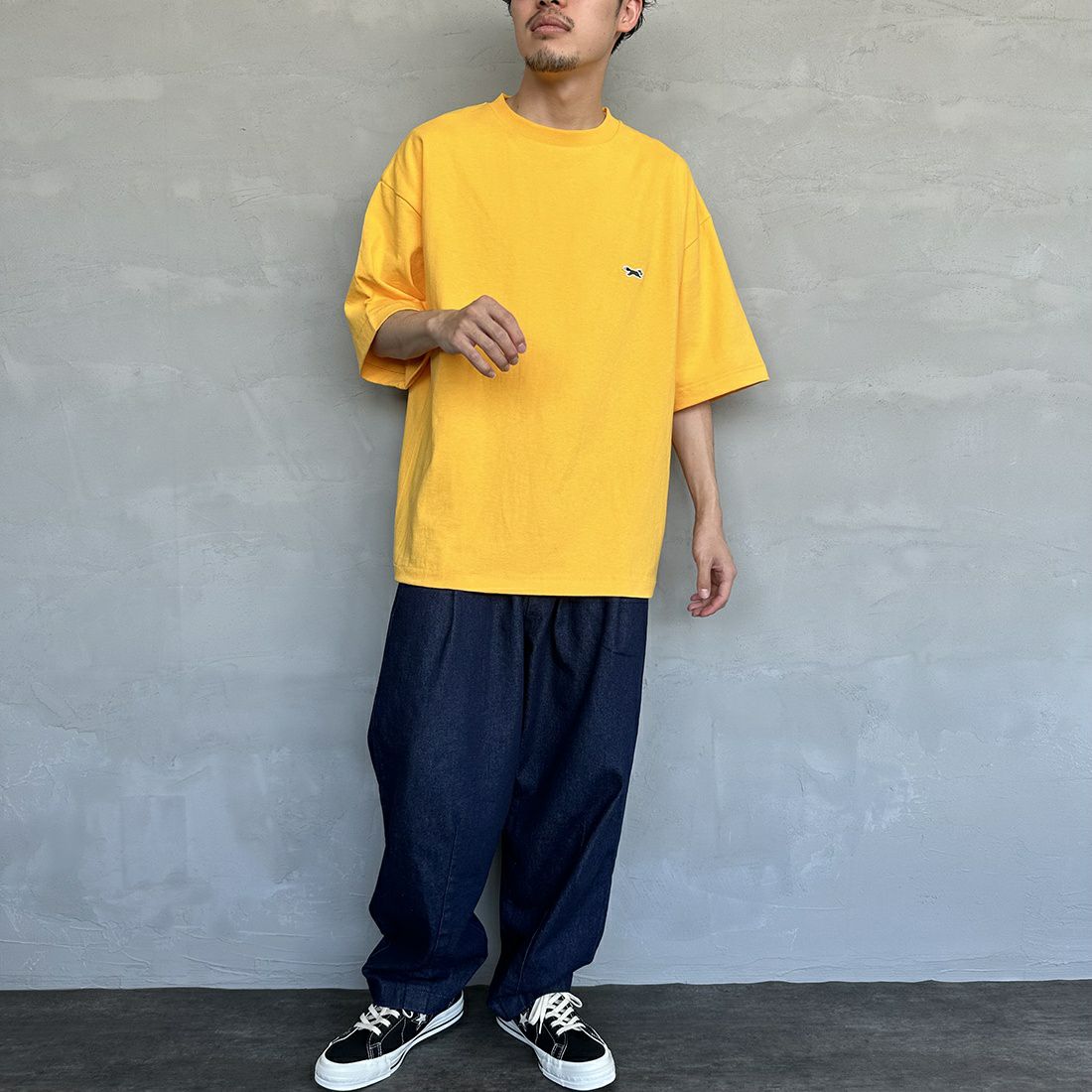 THE FOX [ザフォックス] 別注 ワンポイントロゴTシャツ [PN23S015-JF] YELLOW &&モデル身長：168cm 着用サイズ：M&&