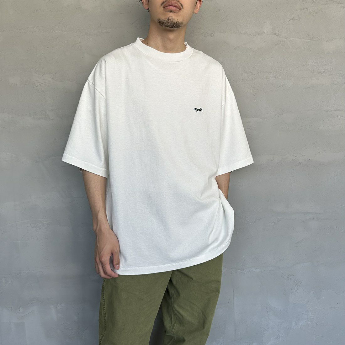 THE FOX [ザフォックス] 別注 ワンポイントロゴTシャツ [PN23S015-JF] WHITE &&モデル身長：168cm 着用サイズ：L&&