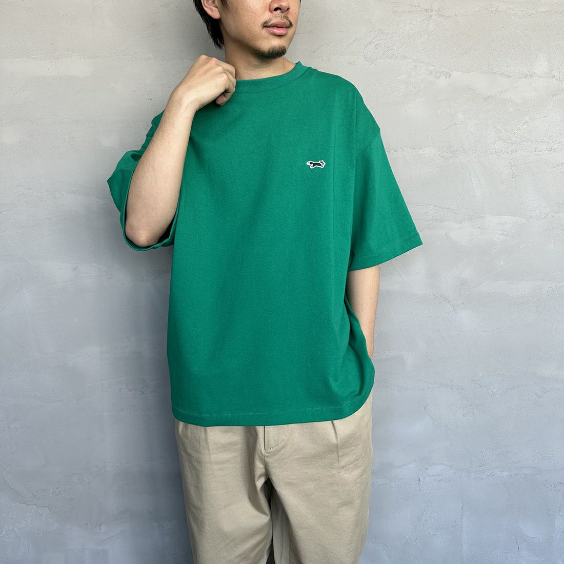 THE FOX [ザフォックス] 別注 ワンポイントロゴTシャツ [PN23S015-JF] GREEN &&モデル身長：173cm 着用サイズ：M&&