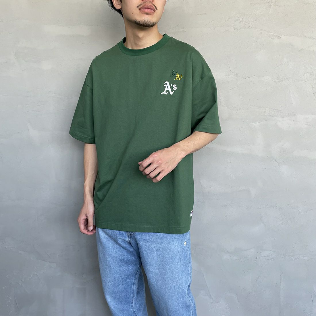 Fanatics [ファナティクス] 別注 MLB 3連ワンポイントロゴ刺繍 ショートスリーブTシャツ [ML0123SS0014-JF] AS GREEN&&モデル身長：168cm 着用サイズ：L&&