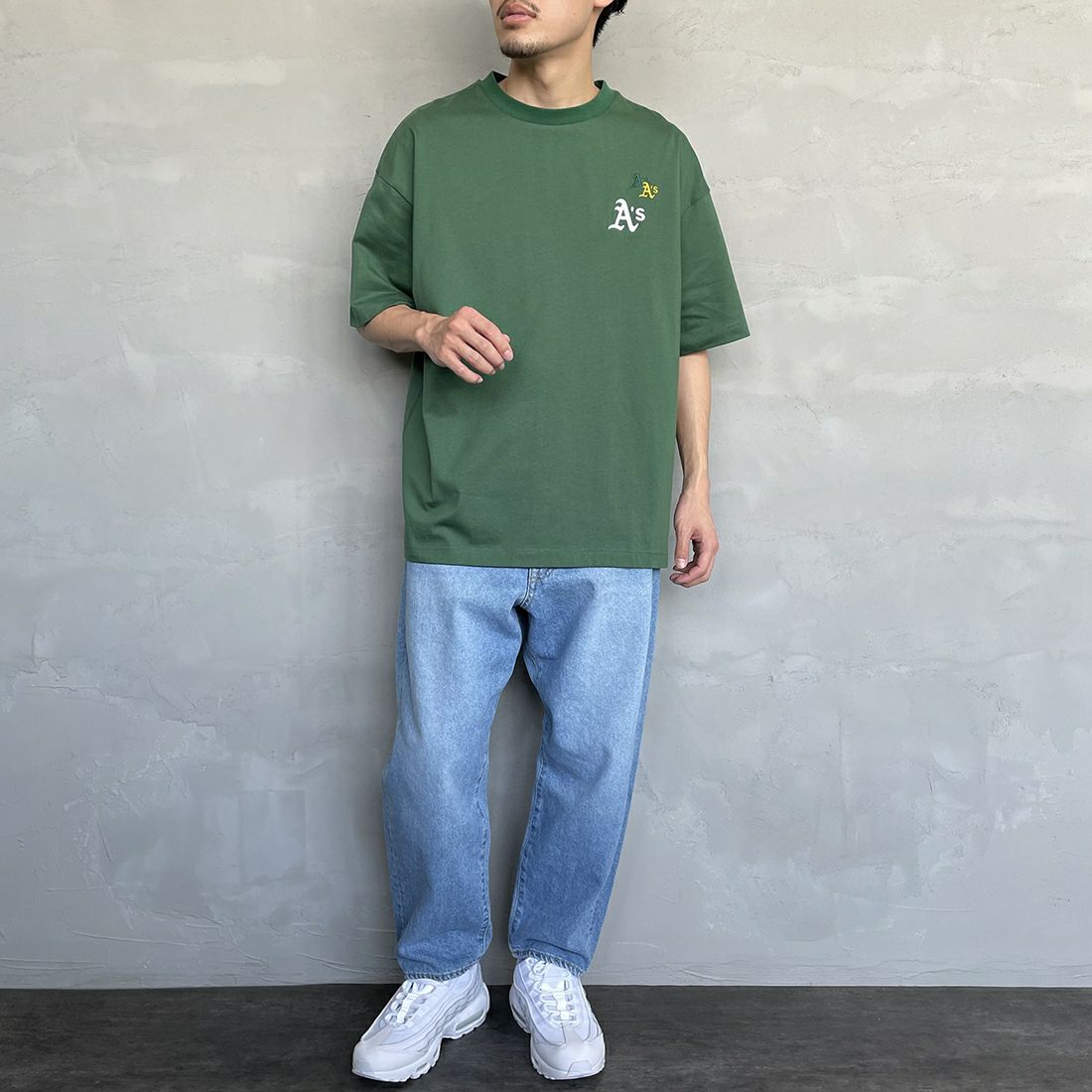 Fanatics [ファナティクス] 別注 MLB 3連ワンポイントロゴ刺繍 ショートスリーブTシャツ [ML0123SS0014-JF] AS GREEN&&モデル身長：168cm 着用サイズ：L&&