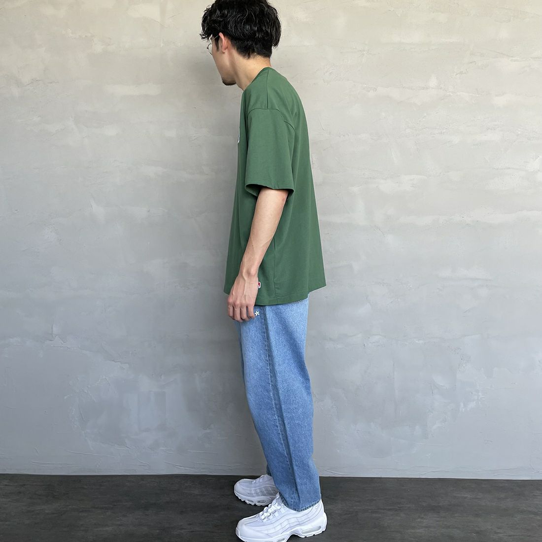 Fanatics [ファナティクス] 別注 MLB 3連ワンポイントロゴ刺繍 ショートスリーブTシャツ [ML0123SS0014-JF] AS GREEN&&モデル身長：168cm 着用サイズ：L&&