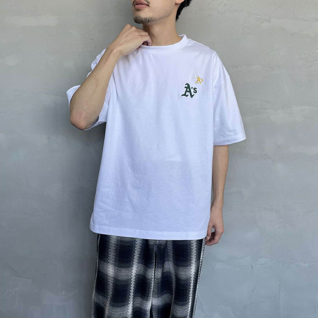 Fanatics [ファナティクス] 別注 MLB 3連ワンポイントロゴ刺繍 ショートスリーブTシャツ [ML0123SS0014-JF] AS WHITE &&モデル身長：168cm 着用サイズ：L&&