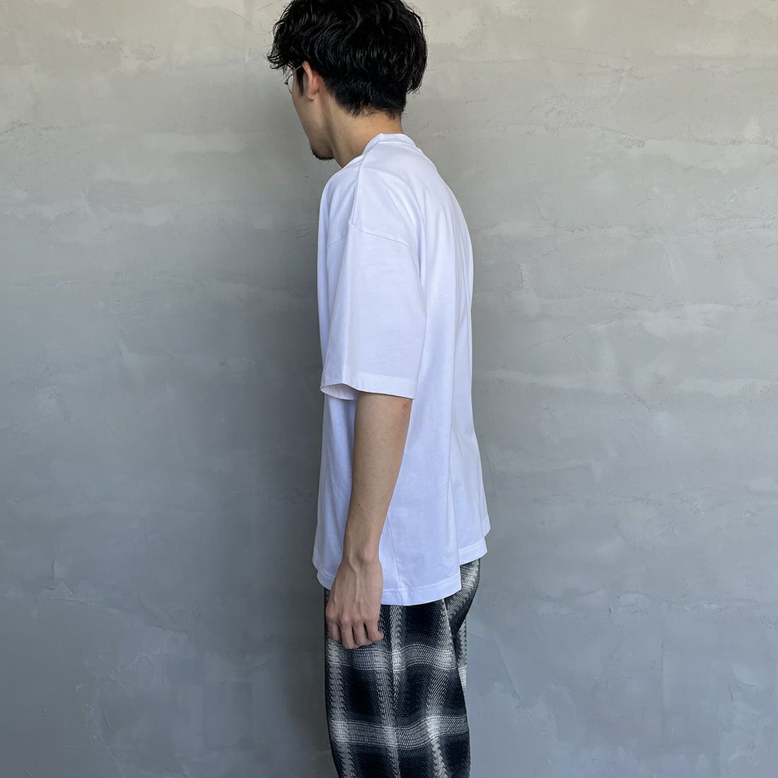 Fanatics [ファナティクス] 別注 MLB 3連ワンポイントロゴ刺繍 ショートスリーブTシャツ [ML0123SS0014-JF] AS WHITE &&モデル身長：168cm 着用サイズ：L&&