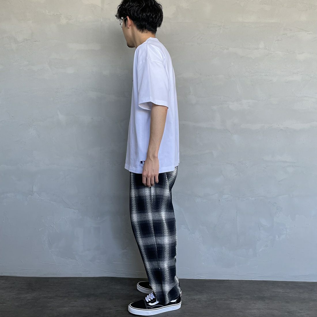 Fanatics [ファナティクス] 別注 MLB 3連ワンポイントロゴ刺繍 ショートスリーブTシャツ [ML0123SS0014-JF] AS WHITE &&モデル身長：168cm 着用サイズ：L&&