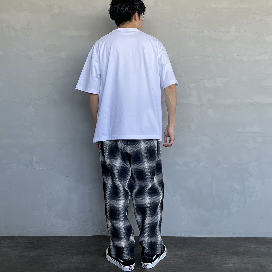 Fanatics [ファナティクス] 別注 MLB 3連ワンポイントロゴ刺繍 ショートスリーブTシャツ [ML0123SS0014-JF] AS WHITE &&モデル身長：168cm 着用サイズ：L&&