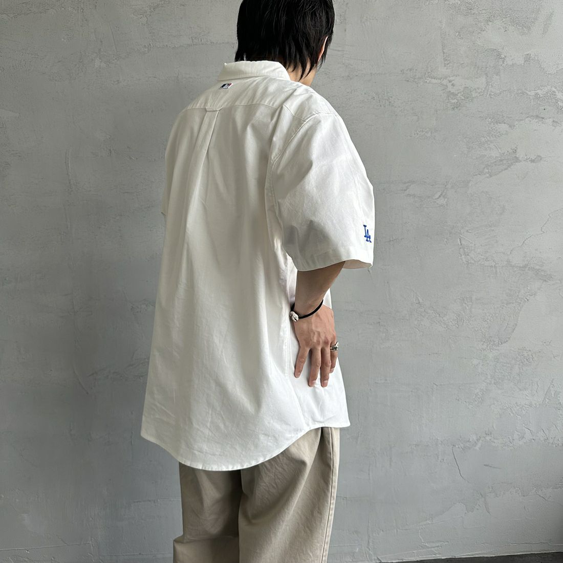 Fanatics [ファナティクス] 別注 MLB ワンポイント刺繍ロゴ ボタンダウンシャツ [ML2123SS0011-JF] LA WHITE &&モデル身長：173cm 着用サイズ：XXL&&