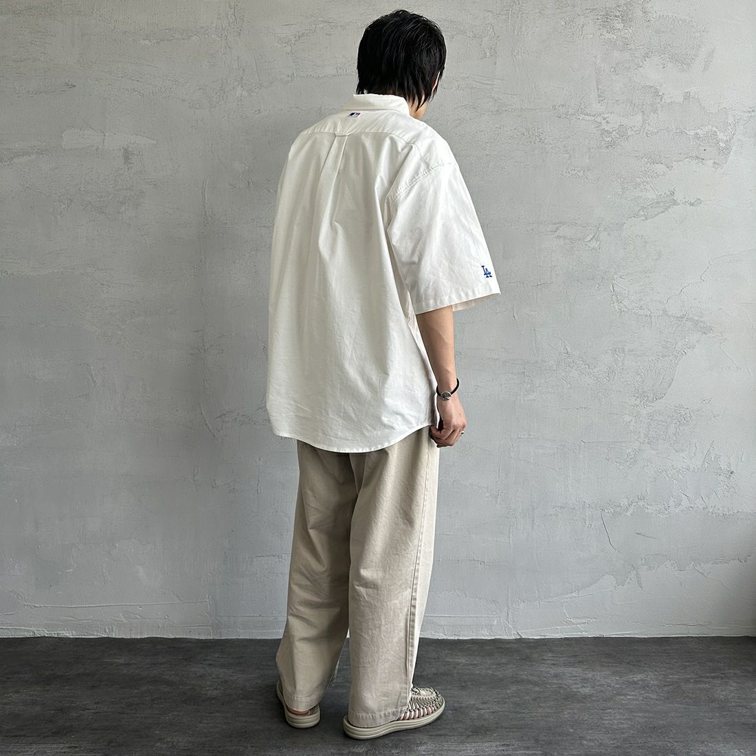 Fanatics [ファナティクス] 別注 MLB ワンポイント刺繍ロゴ ボタンダウンシャツ [ML2123SS0011-JF] LA WHITE &&モデル身長：173cm 着用サイズ：XXL&&