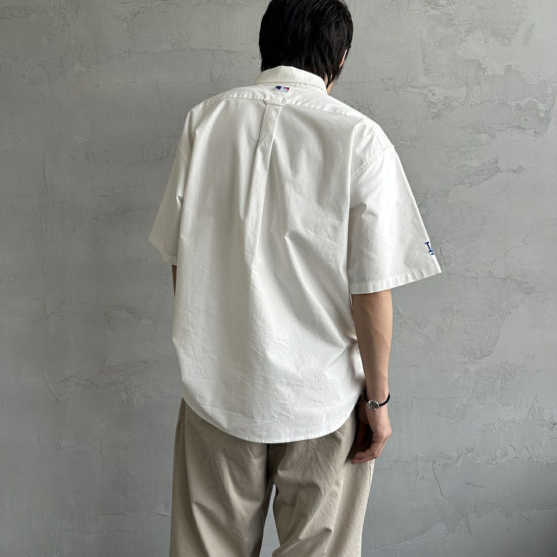 Fanatics [ファナティクス] 別注 MLB ワンポイント刺繍ロゴ ボタンダウンシャツ [ML2123SS0011-JF] LA WHITE &&モデル身長：173cm 着用サイズ：L&&
