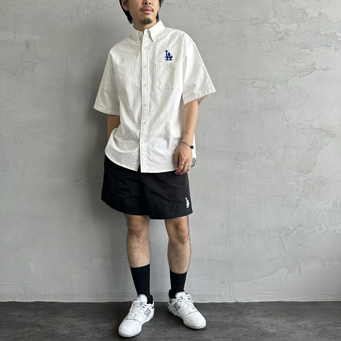 Fanatics [ファナティクス] 別注 MLB ワンポイント刺繍ロゴ ボタンダウンシャツ [ML2123SS0011-JF] LA WHITE &&モデル身長：173cm 着用サイズ：L&&