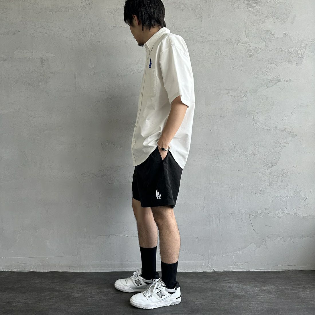 Fanatics [ファナティクス] 別注 MLB ワンポイント刺繍ロゴ ボタンダウンシャツ [ML2123SS0011-JF] LA WHITE &&モデル身長：173cm 着用サイズ：L&&