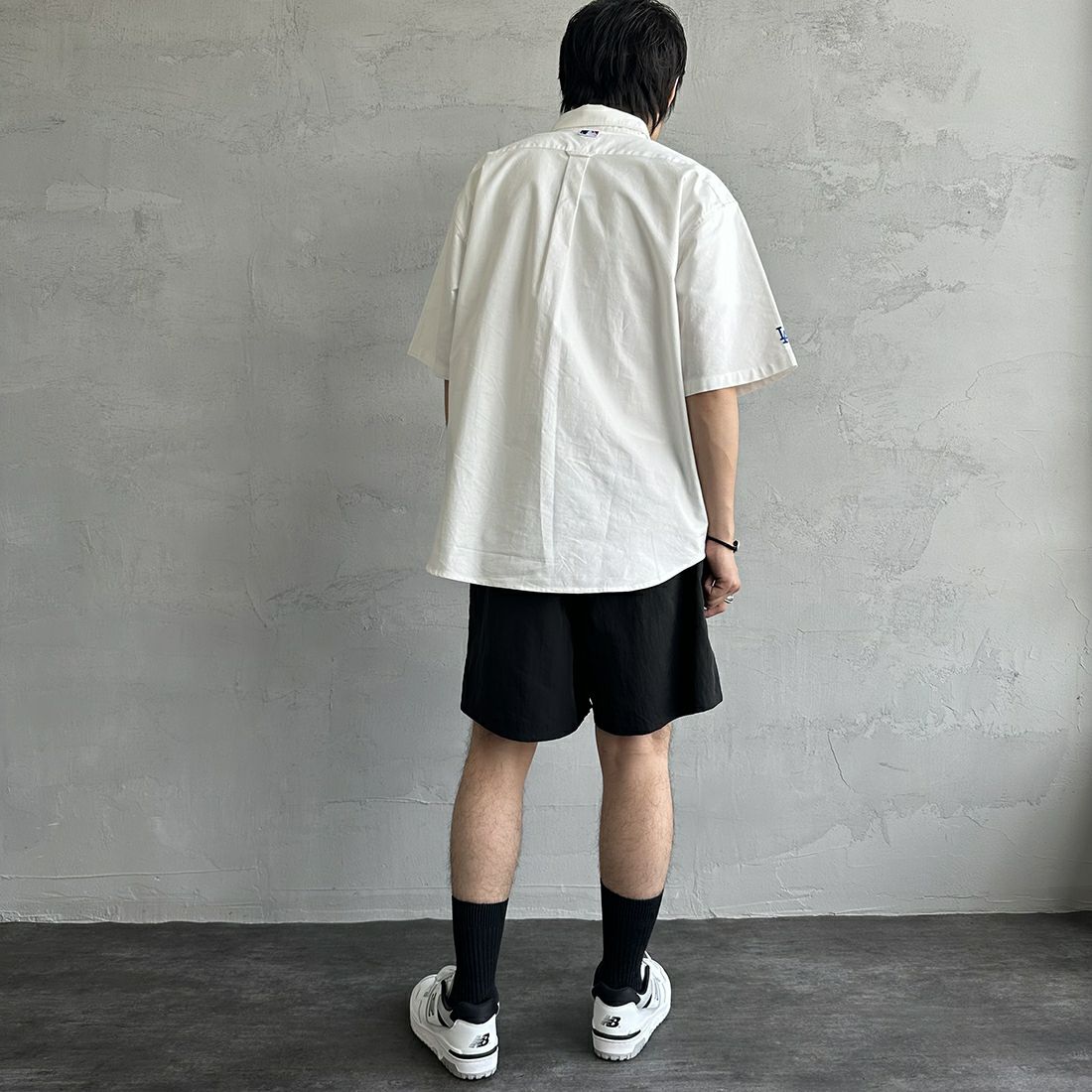 Fanatics [ファナティクス] 別注 MLB ワンポイント刺繍ロゴ ボタンダウンシャツ [ML2123SS0011-JF] LA WHITE &&モデル身長：173cm 着用サイズ：L&&