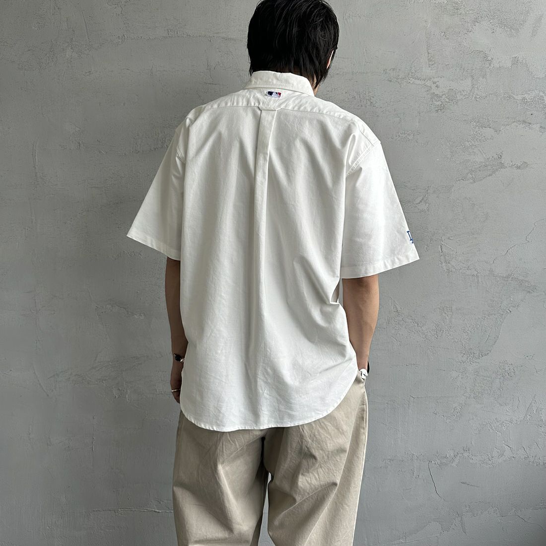 Fanatics [ファナティクス] 別注 MLB ワンポイント刺繍ロゴ ボタンダウンシャツ [ML2123SS0011-JF] LA WHITE &&モデル身長：173cm 着用サイズ：M&&
