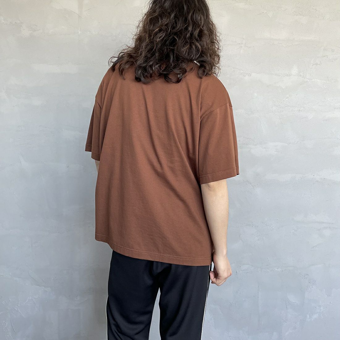 Fanatics [ファナティクス] 別注 MLB 3連ワンポイントロゴ刺繍 ショートスリーブTシャツ [ML0123SS0015-JF] SD BROWN&&モデル身長：173cm 着用サイズ：L&&