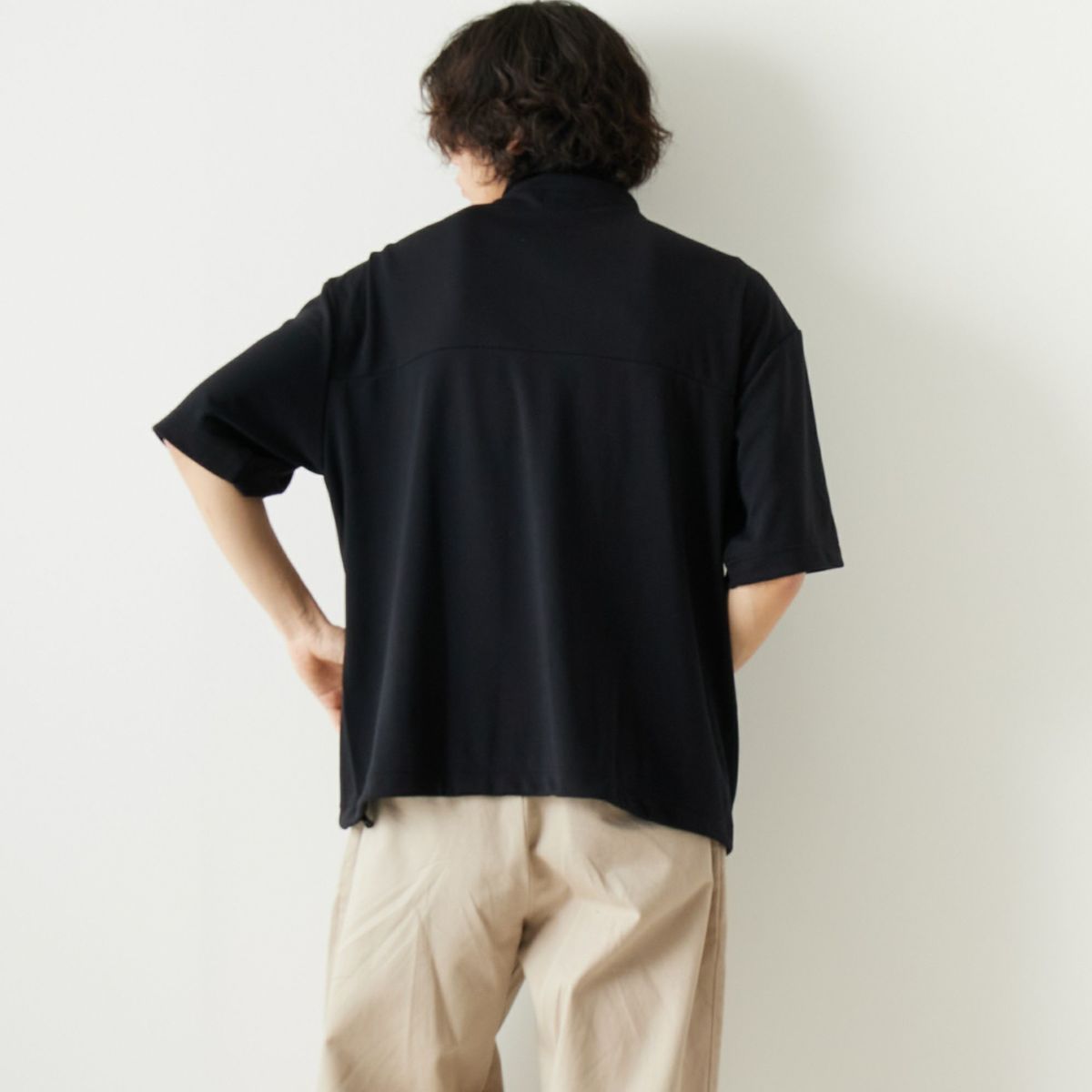 SLICK [スリック] TRポンチハーフジップTシャツ [5251726] 700 BLACK &&モデル身長：182cm 着用サイズ：2&&