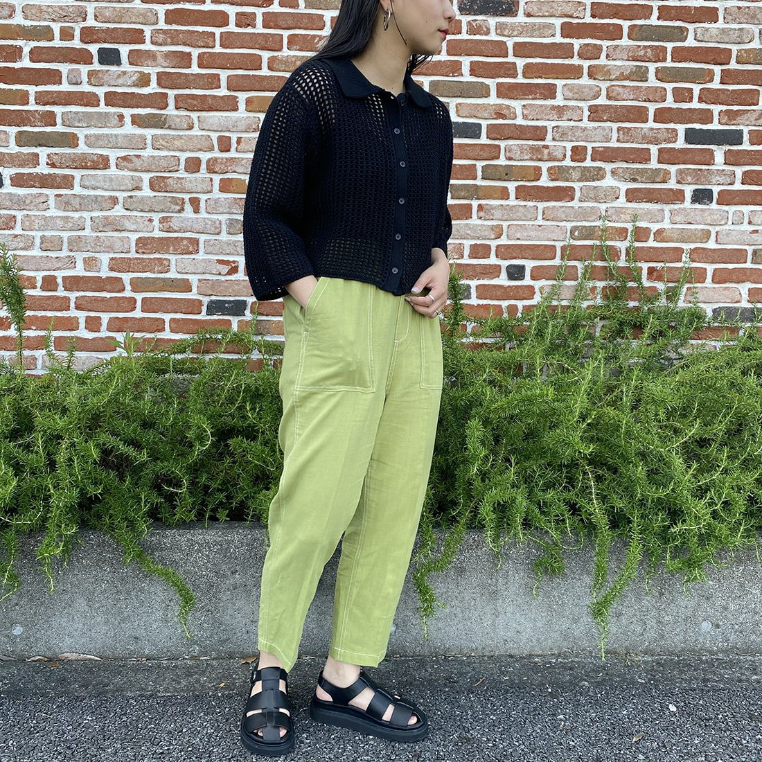 UNIVERSAL OVERALL [ユニバーサルオーバーオール] 別注 リネンイージーベイカーパンツ [U2312605IN-JF] GREEN &&モデル身長：156cm 着用サイズ：S&&