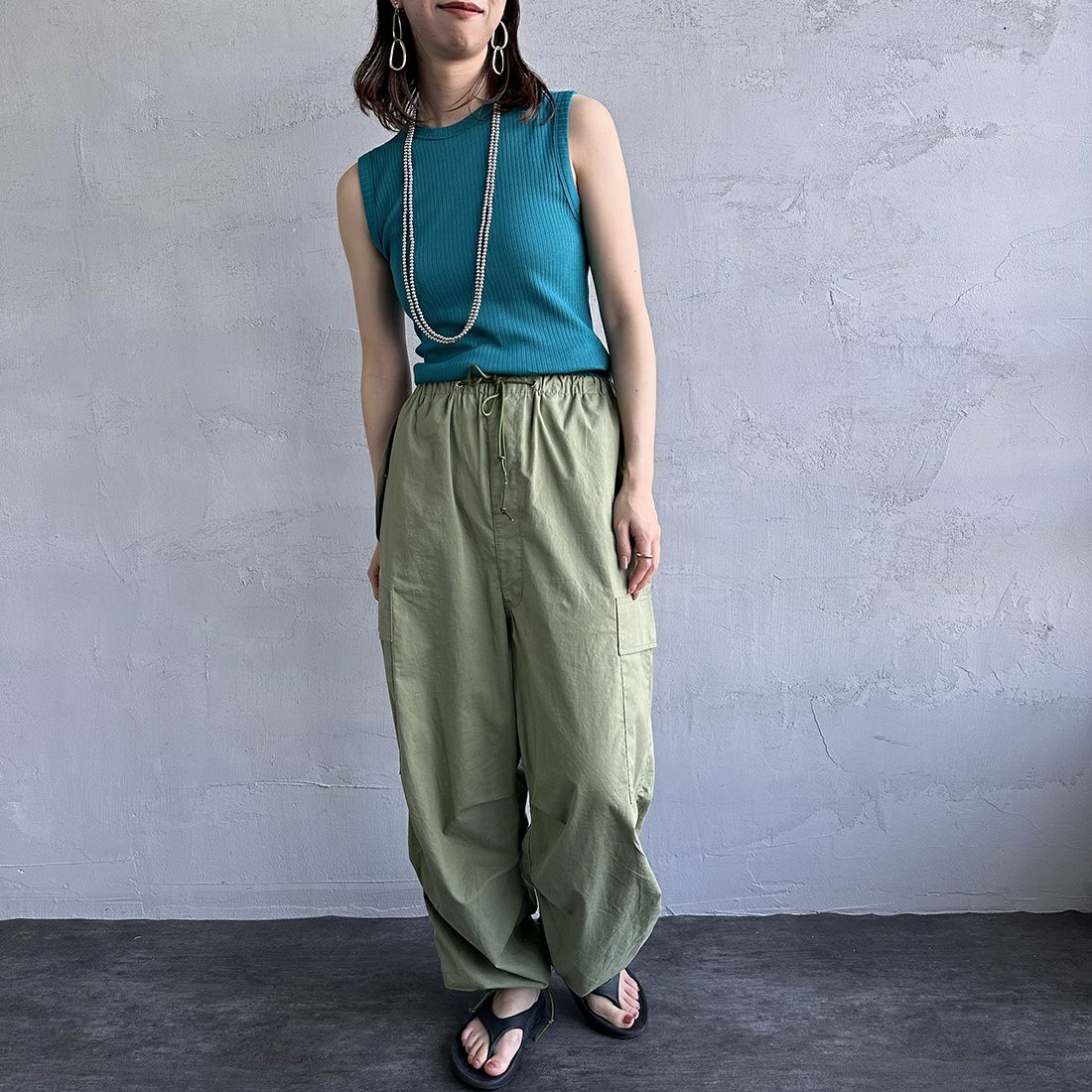 Noir Fabrik [ヌワールファブリック] ノースリーブ リブカットソー [JFS-C053] 46 EMERALD &&モデル身長：163cm 着用サイズ：F&&