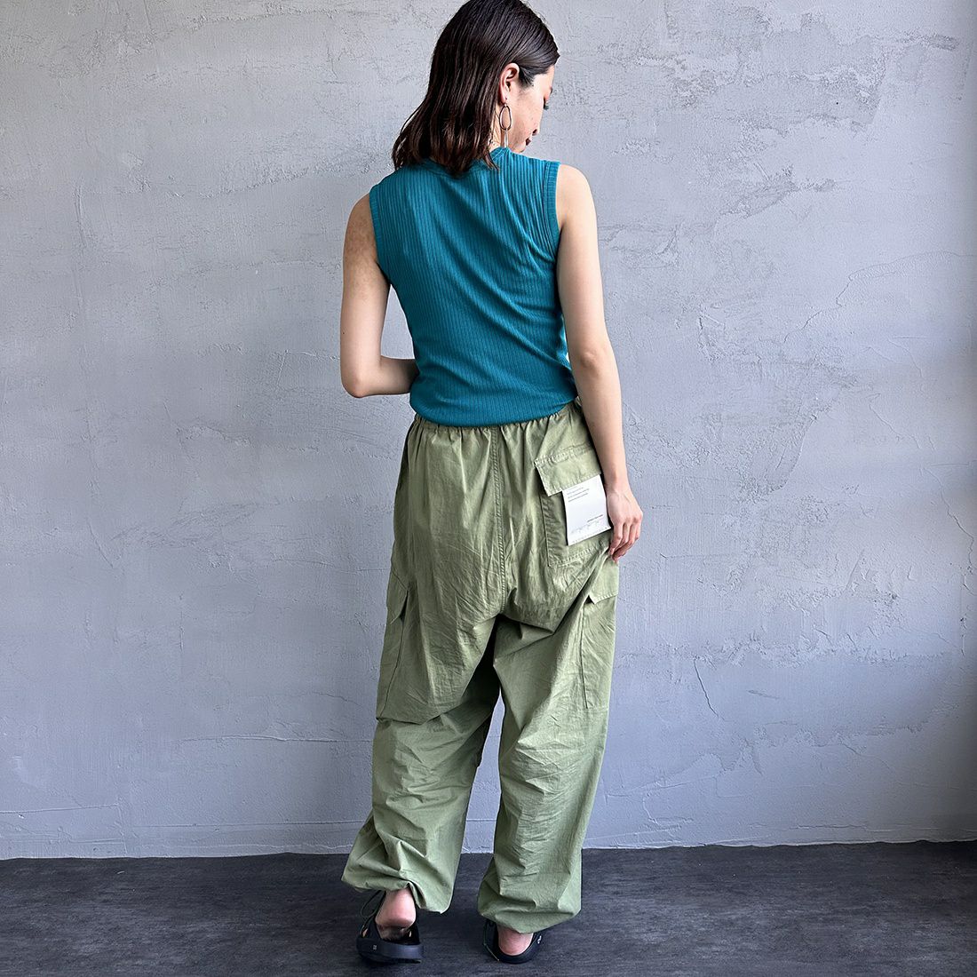 Noir Fabrik [ヌワールファブリック] ノースリーブ リブカットソー [JFS-C053] 46 EMERALD &&モデル身長：163cm 着用サイズ：F&&