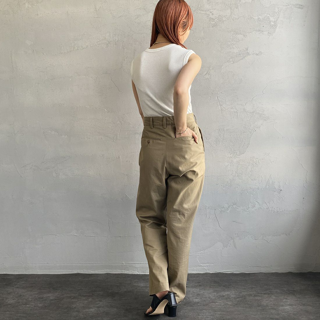 Noir Fabrik [ヌワールファブリック] ノースリーブ リブカットソー [JFS-C053] 01 O.WHITE &&モデル身長：156cm 着用サイズ：F&&