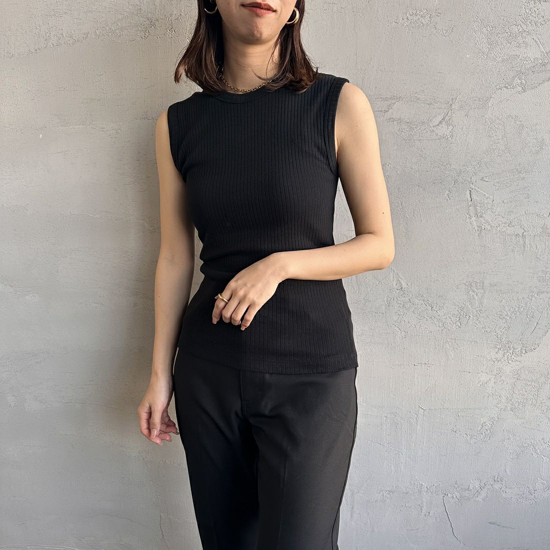 Noir Fabrik [ヌワールファブリック] ノースリーブ リブカットソー [JFS-C053] 04 BLACK &&モデル身長：163cm 着用サイズ：F&&