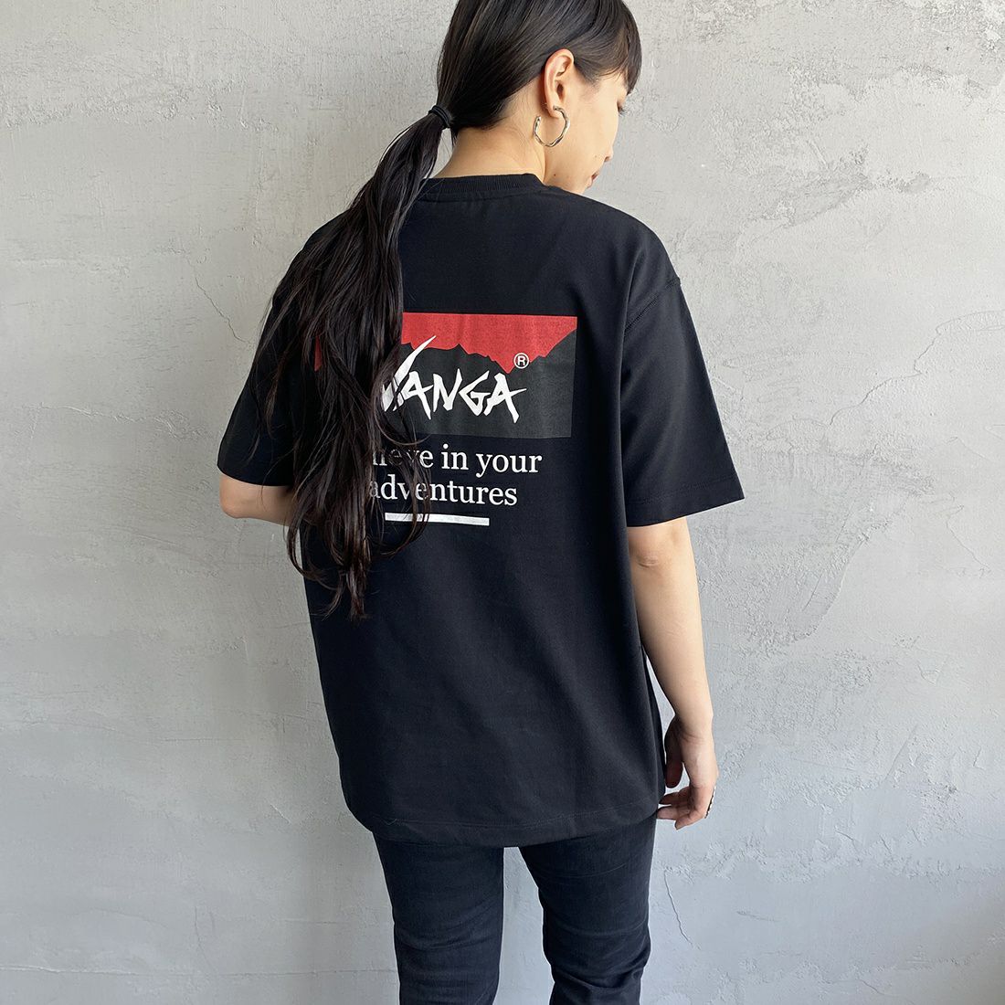 JEANSFACTORY × NANGA [ジーンズファクトリー × ナンガ] 別注 バックプリントTシャツ [NW23SS-JF1] BLACK &&モデル身長：156cm 着用サイズ：S&&