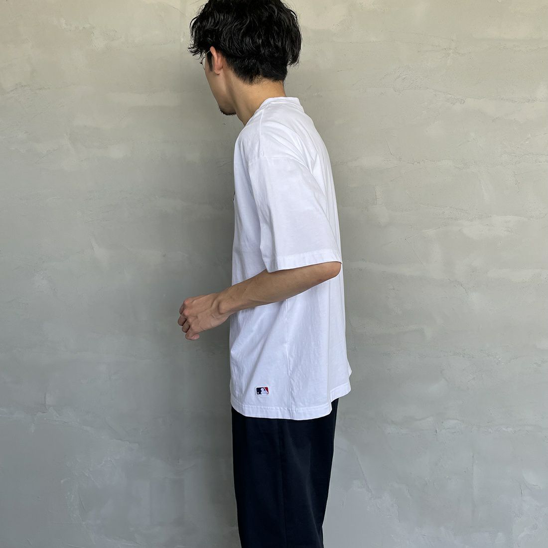 Fanatics [ファナティクス] 別注 MLB 3連ワンポイントロゴ刺繍 ショートスリーブTシャツ [ML0123SS0013-JF] LA WHITE &&モデル身長：168cm 着用サイズ：L&&