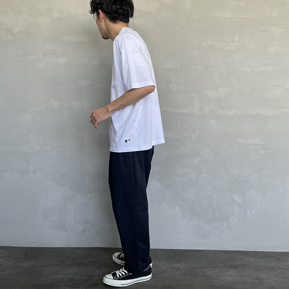 Fanatics [ファナティクス] 別注 MLB 3連ワンポイントロゴ刺繍 ショートスリーブTシャツ [ML0123SS0013-JF] LA WHITE &&モデル身長：168cm 着用サイズ：L&&