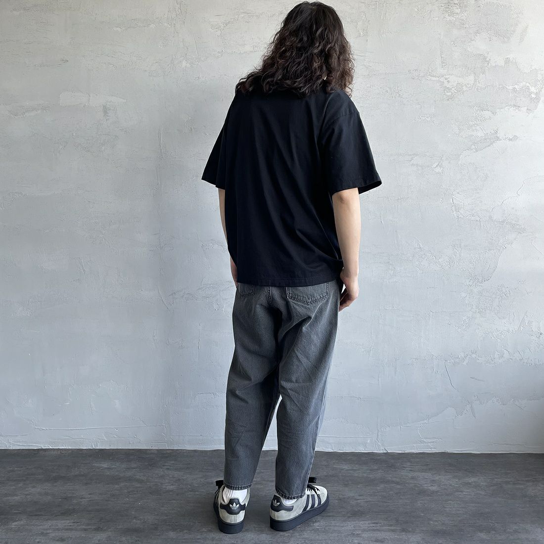 Fanatics [ファナティクス] 別注 MLB 3連ワンポイントロゴ刺繍 ショートスリーブTシャツ [ML0123SS0013-JF] LA BLACK &&モデル身長：173cm 着用サイズ：L&&