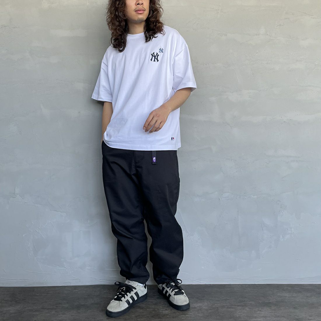 Fanatics [ファナティクス] 別注 MLB 3連ワンポイントロゴ刺繍 ショートスリーブTシャツ [ML0123SS0012-JF] NY WHITE &&モデル身長：173cm 着用サイズ：L&&