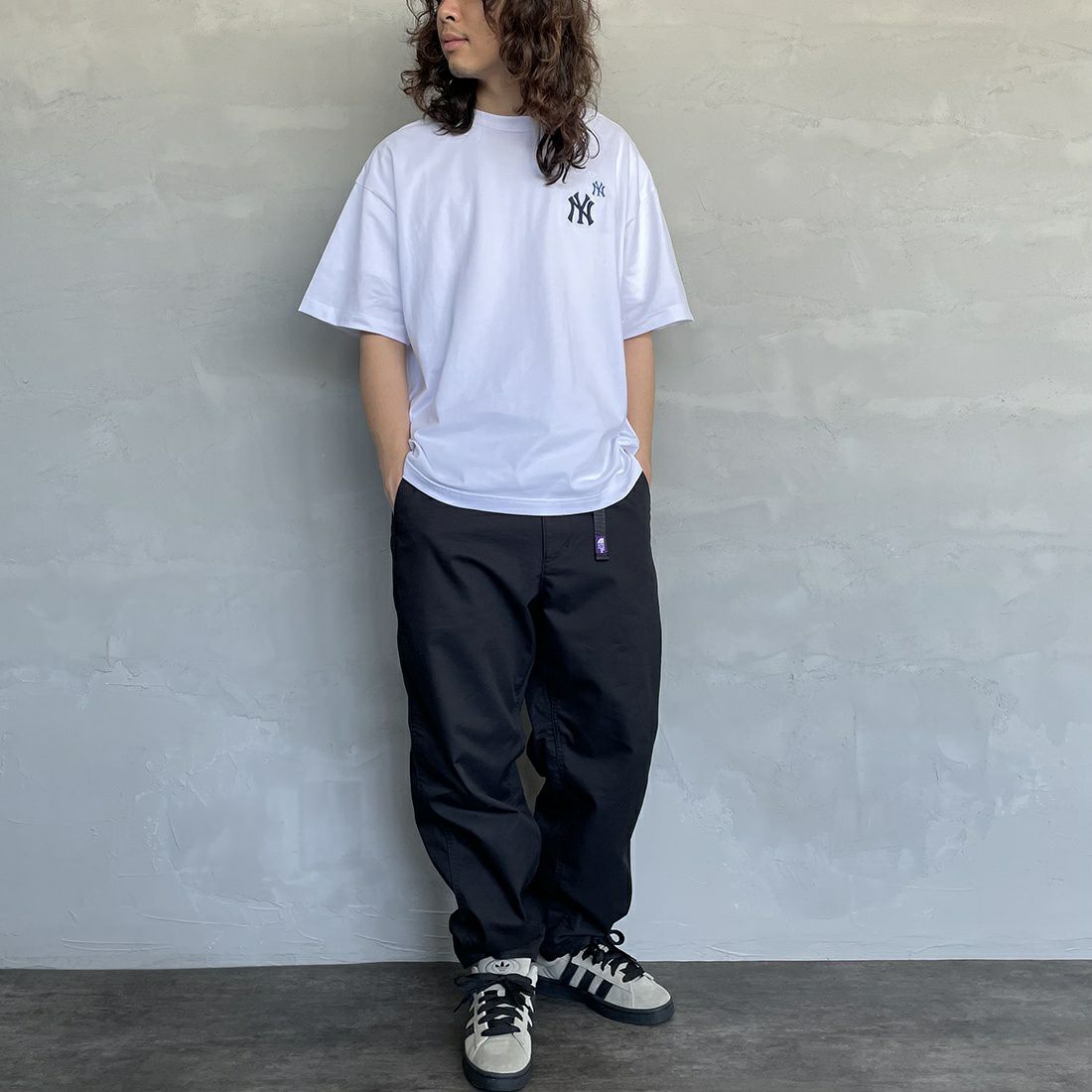 Fanatics [ファナティクス] 別注 MLB 3連ワンポイントロゴ刺繍 ショートスリーブTシャツ [ML0123SS0012-JF] NY WHITE &&モデル身長：173cm 着用サイズ：L&&