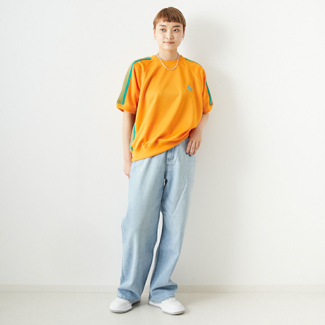 Needles [ニードルズ] 別注 ショートスリーブクルーネックトラックシャツ [MR558-JF] ORANGE&&モデル身長：160cm 着用サイズ：2&&