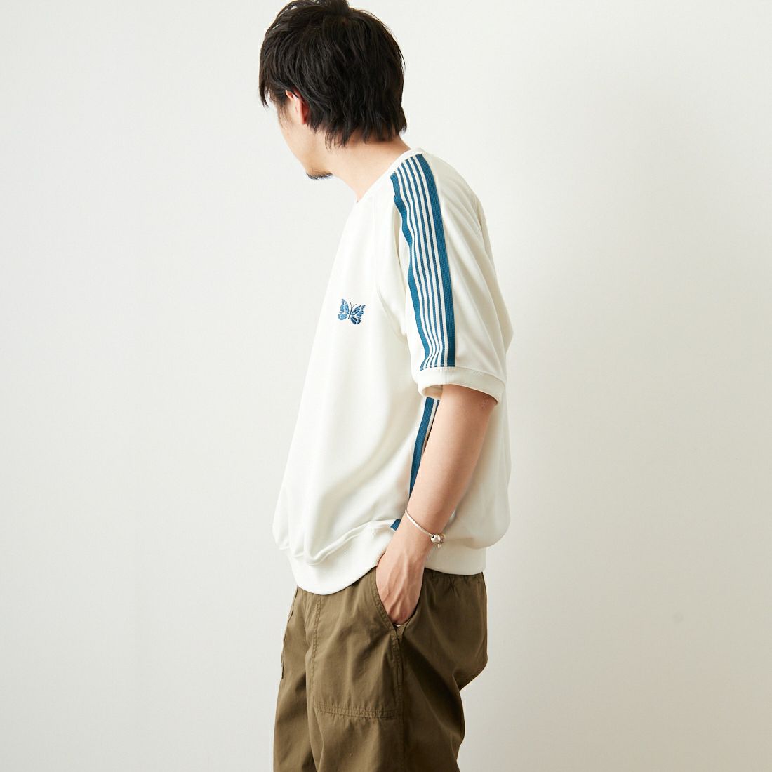 Needles [ニードルズ] 別注 ショートスリーブクルーネックトラックシャツ [MR558-JF] ICE WHITE &&モデル身長：173cm 着用サイズ：L&&