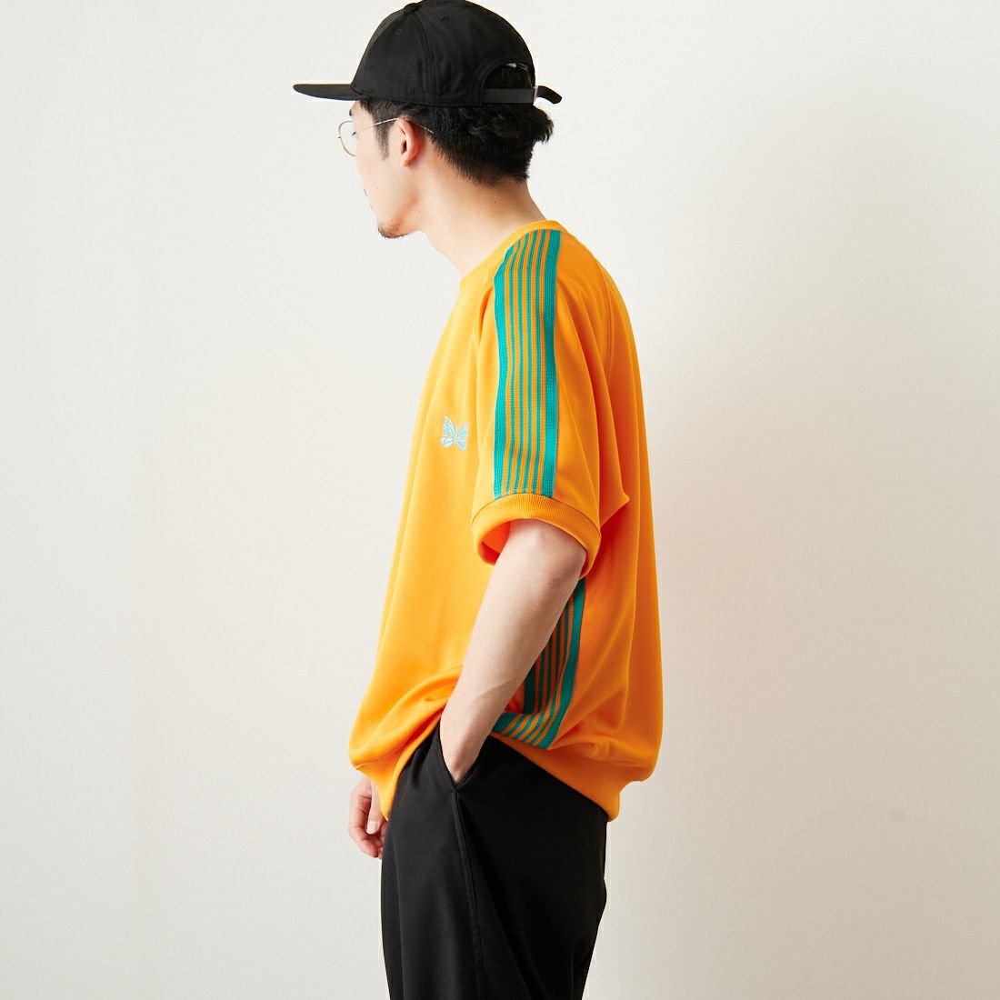 Needles [ニードルズ] 別注 ショートスリーブクルーネックトラックシャツ [MR558-JF] ORANGE &&モデル身長：168cm 着用サイズ：L&&