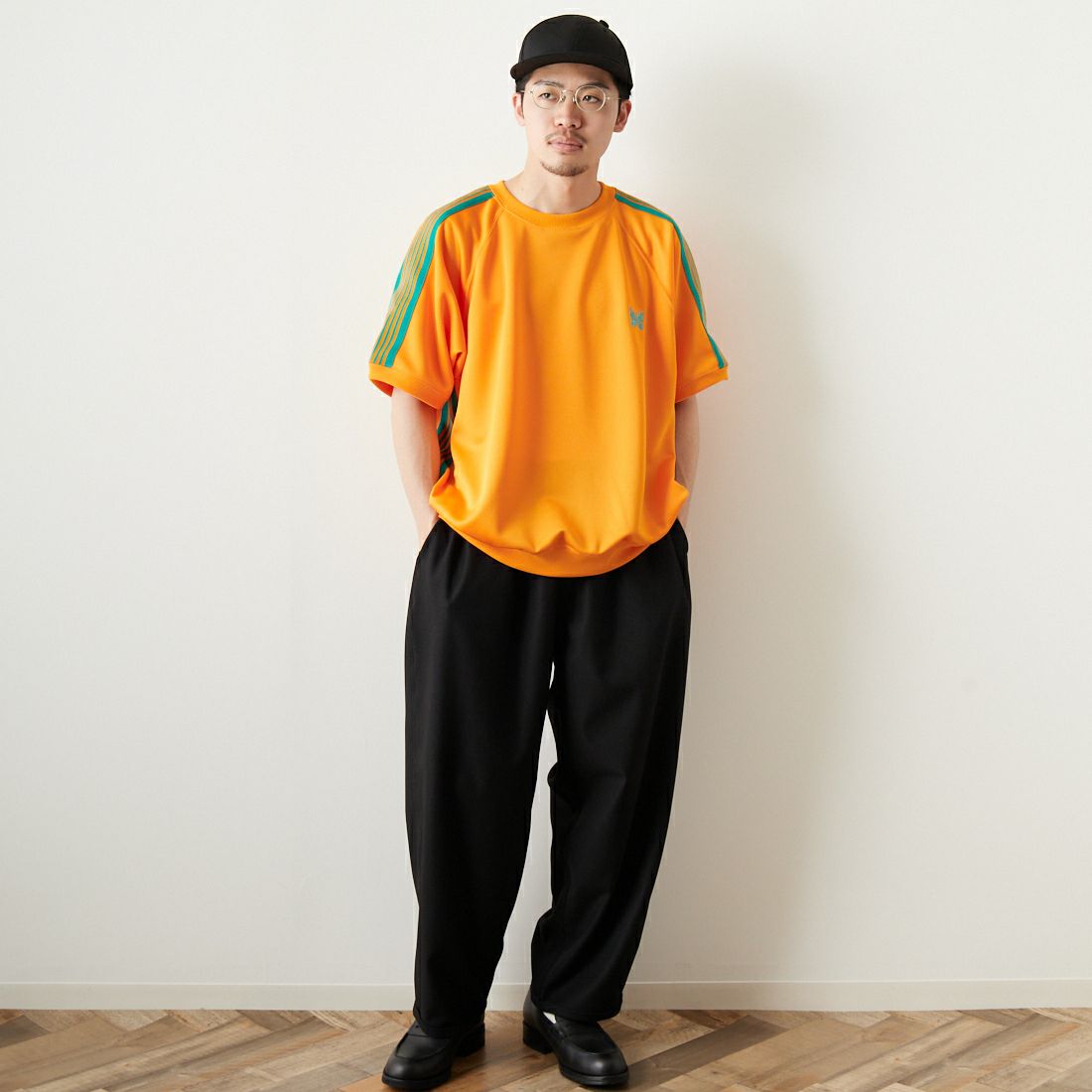 Needles [ニードルズ] 別注 ショートスリーブクルーネックトラックシャツ [MR558-JF] ORANGE &&モデル身長：168cm 着用サイズ：L&&