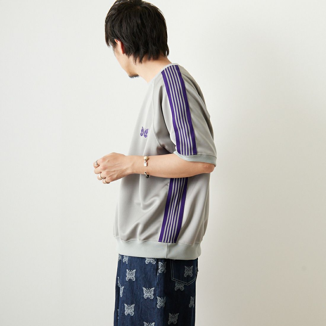 Needles [ニードルズ] 別注 ショートスリーブクルーネックトラックシャツ [MR558-JF] GREY &&モデル身長：173cm 着用サイズ：L&&