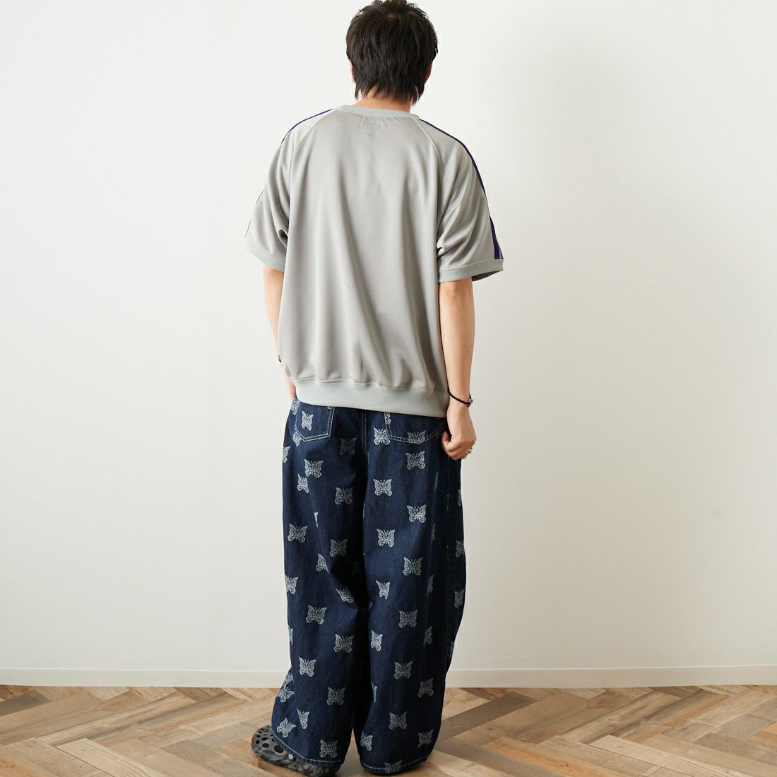 Needles [ニードルズ] 別注 ショートスリーブクルーネックトラックシャツ [MR558-JF] GREY &&モデル身長：173cm 着用サイズ：L&&