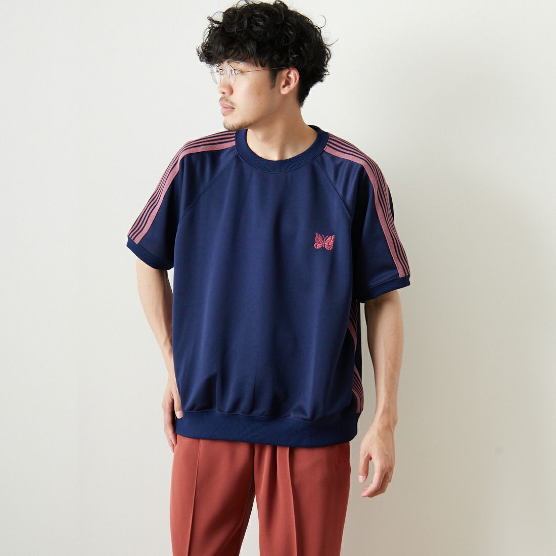 Needles [ニードルズ] 別注 ショートスリーブクルーネックトラックシャツ [MR558-JF] NAVY &&モデル身長：168cm 着用サイズ：M&&