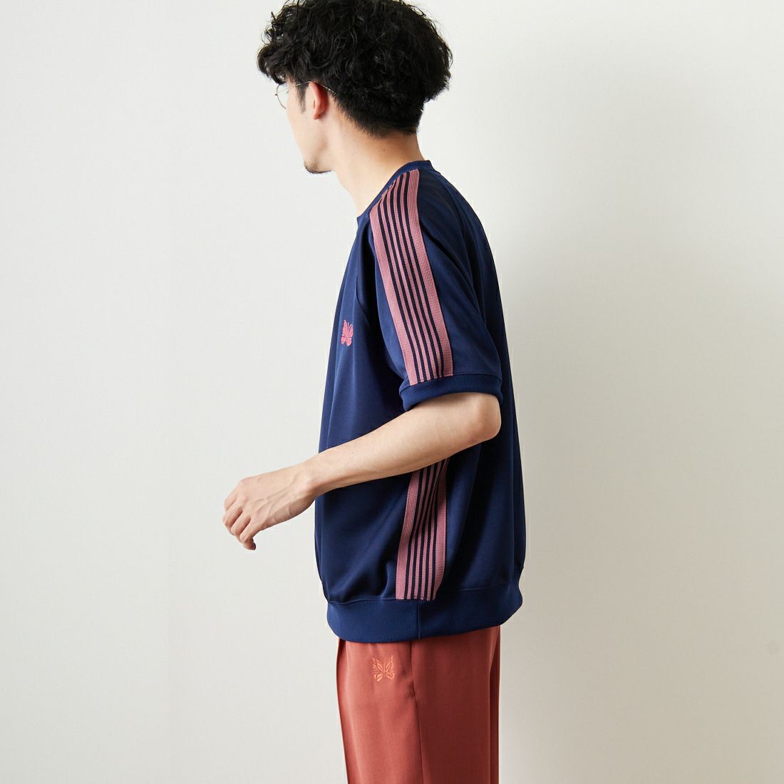 Needles [ニードルズ] 別注 ショートスリーブクルーネックトラックシャツ [MR558-JF] NAVY &&モデル身長：168cm 着用サイズ：M&&