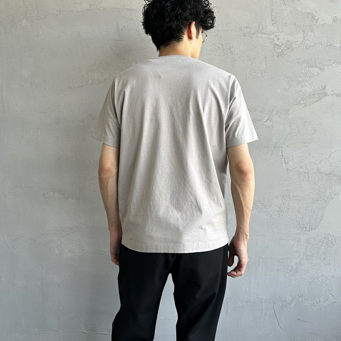 THE FOX [ザフォックス] 別注 ワンポイントロゴ ショートスリーブTシャツ [PN23S016-JF] GREIGE &&モデル身長：168cm 着用サイズ：M&&