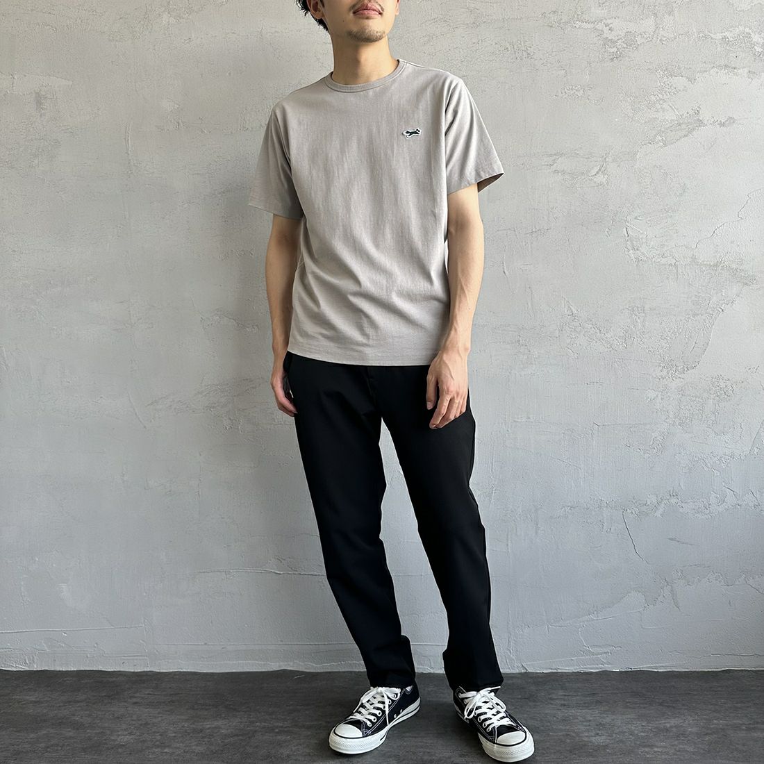 THE FOX [ザフォックス] 別注 ワンポイントロゴ ショートスリーブTシャツ [PN23S016-JF] GREIGE &&モデル身長：168cm 着用サイズ：M&&