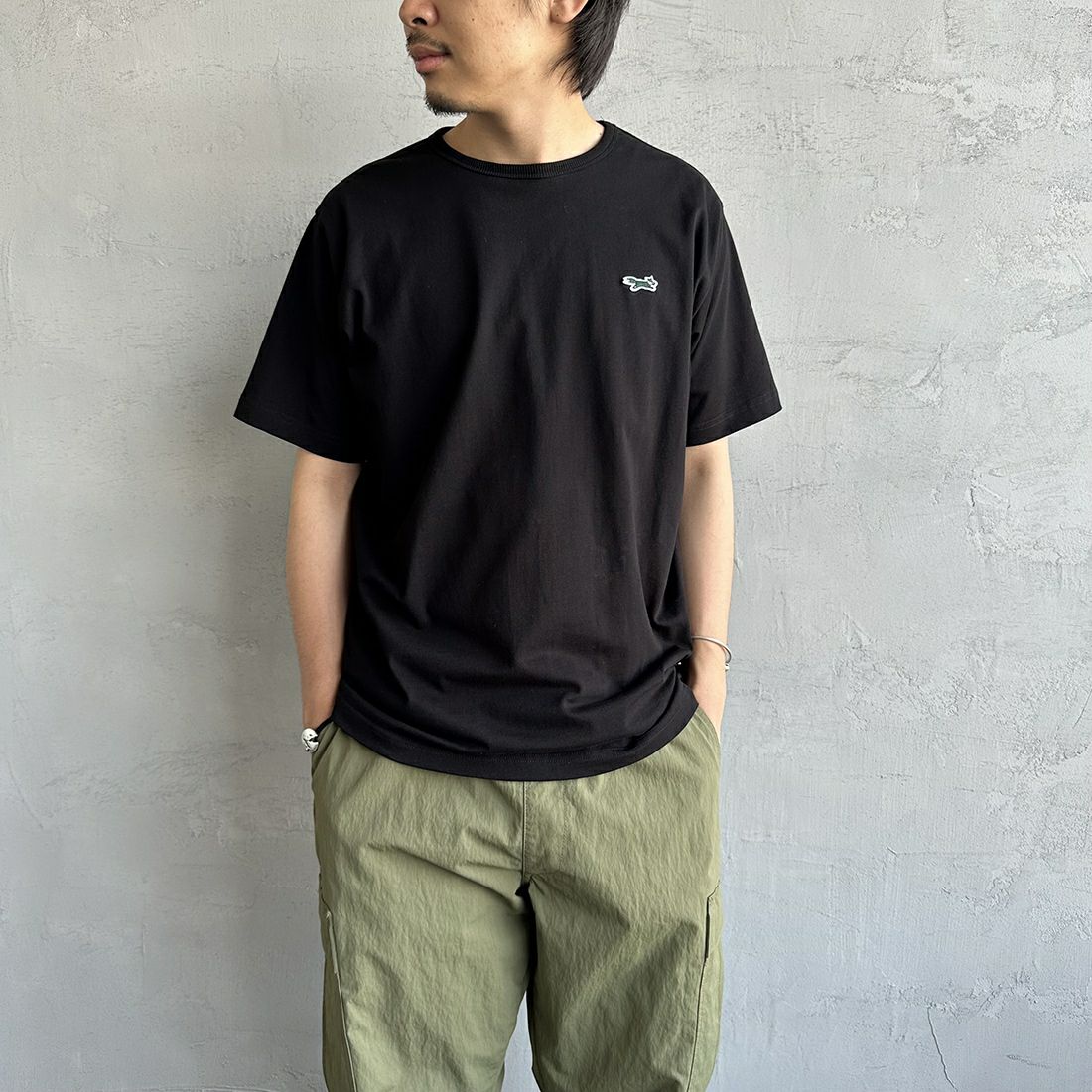 THE FOX [ザフォックス] 別注 ワンポイントロゴ ショートスリーブTシャツ [PN23S016-JF] BLACK &&モデル身長：173cm 着用サイズ：XL&&