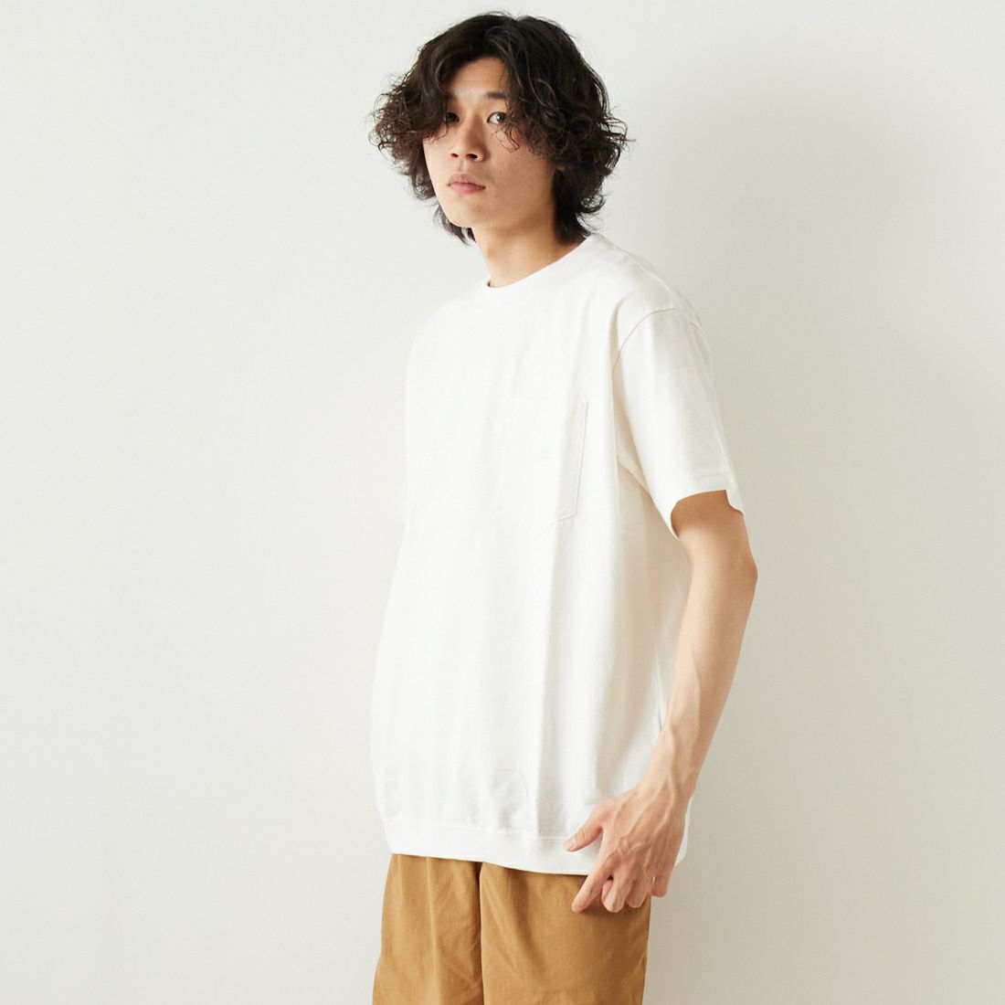 THE NORTH FACE PURPLE LABEL [ザ ノースフェイス パープルレーベル] ハイバルギーポケットTシャツ [NT3323N] OW OFF WHI &&モデル身長：182cm 着用サイズ：L&&