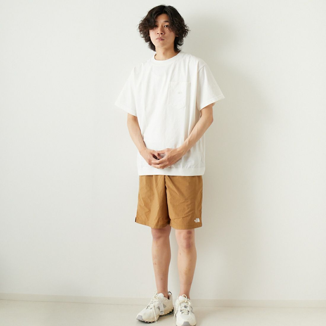 THE NORTH FACE PURPLE LABEL [ザ ノースフェイス パープルレーベル] ハイバルギーポケットTシャツ [NT3323N] OW OFF WHI &&モデル身長：182cm 着用サイズ：L&&