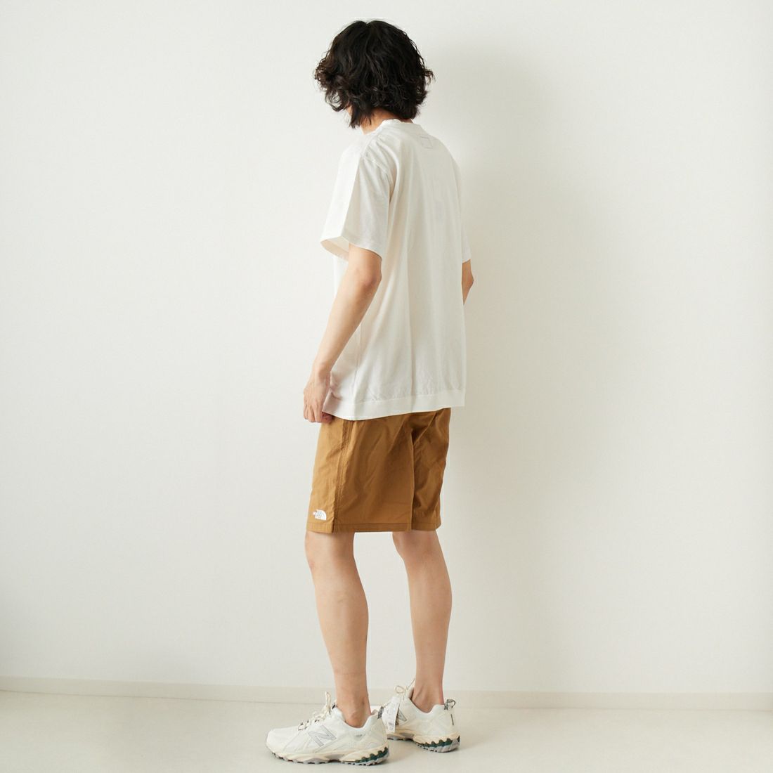 THE NORTH FACE PURPLE LABEL [ザ ノースフェイス パープルレーベル] ハイバルギーポケットTシャツ [NT3323N] OW OFF WHI &&モデル身長：182cm 着用サイズ：L&&