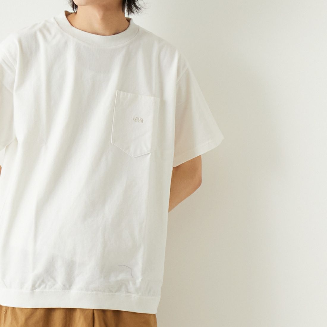 THE NORTH FACE PURPLE LABEL [ザ ノースフェイス パープルレーベル] ハイバルギーポケットTシャツ [NT3323N] OW OFF WHI &&モデル身長：182cm 着用サイズ：L&&