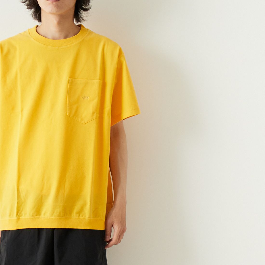 THE NORTH FACE PURPLE LABEL [ザ ノースフェイス パープルレーベル] ハイバルギーポケットTシャツ [NT3323N] MS MUSTARD &&モデル身長：182cm 着用サイズ：L&&