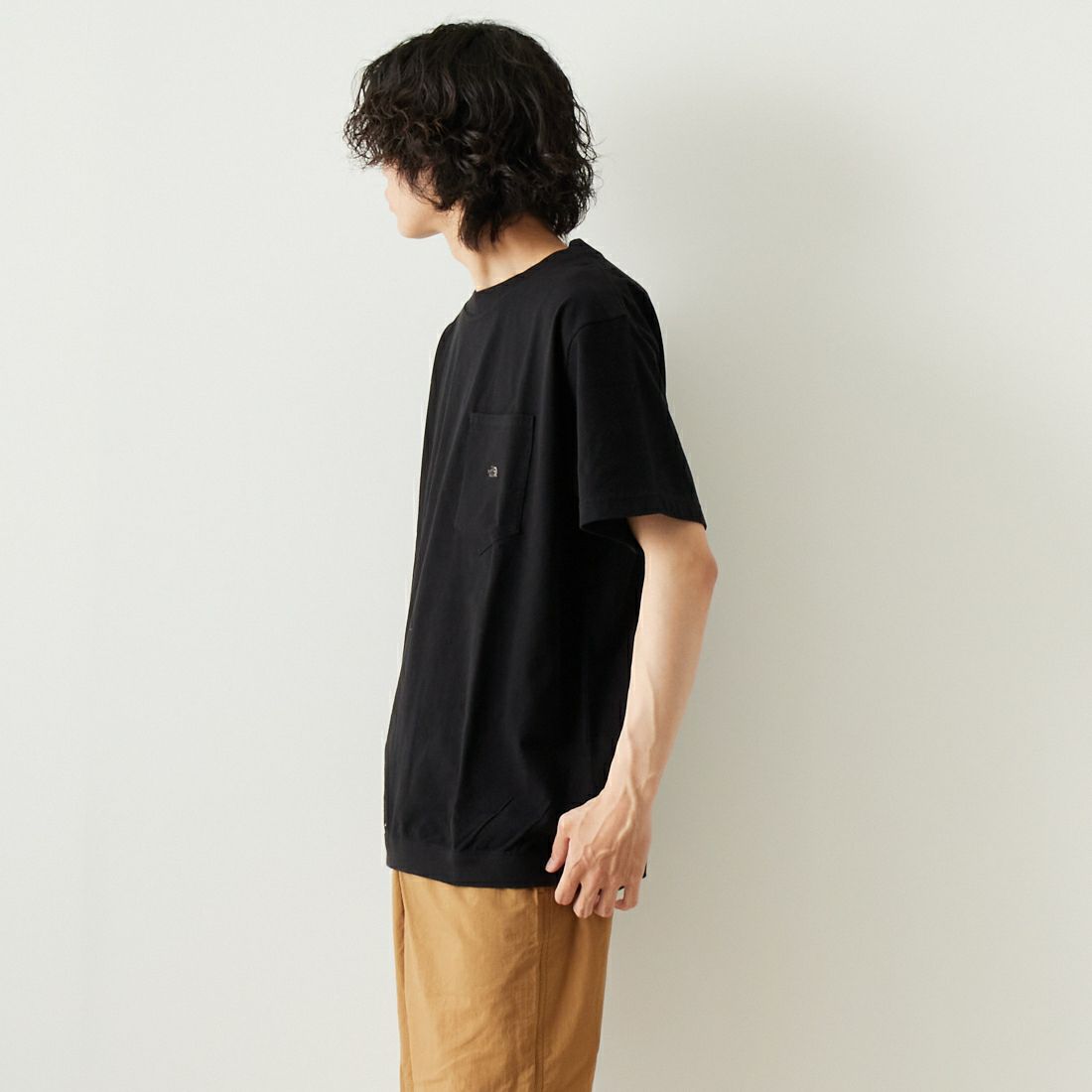 THE NORTH FACE PURPLE LABEL [ザ ノースフェイス パープルレーベル] ハイバルギーポケットTシャツ [NT3323N] K BLACK &&モデル身長：182cm 着用サイズ：L&&